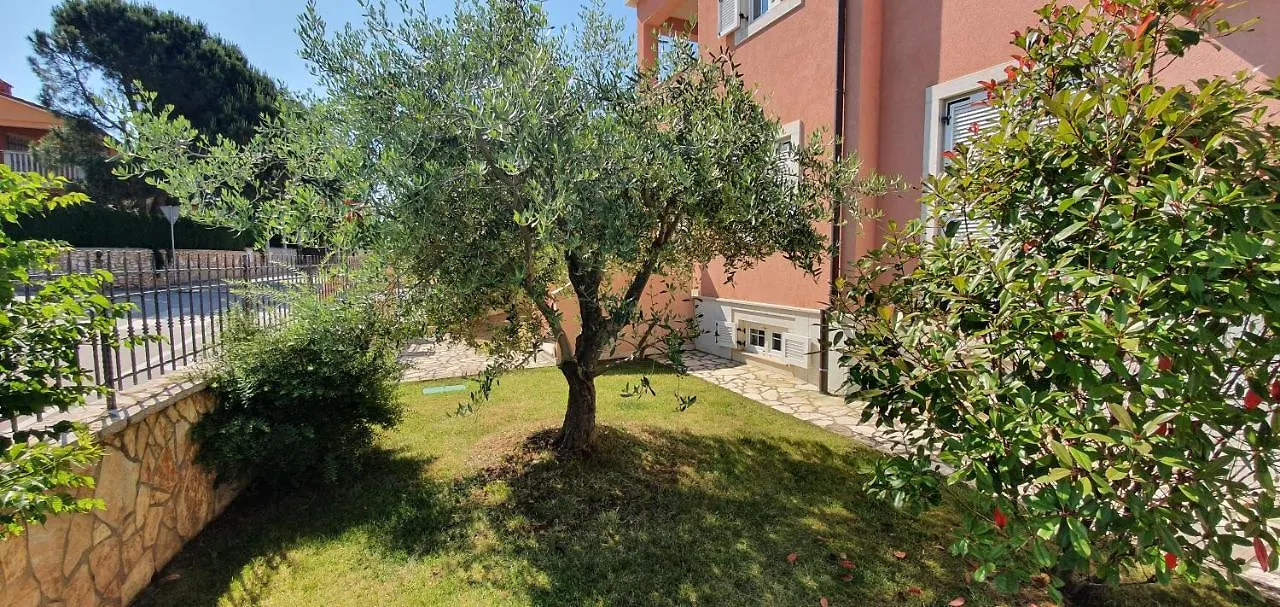 Medulin Luxury Apartments With Beautiful Garden 100 M From Beach 0*,
