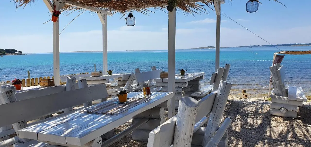 Medulin Luxury Apartments With Beautiful Garden 100 M From Beach