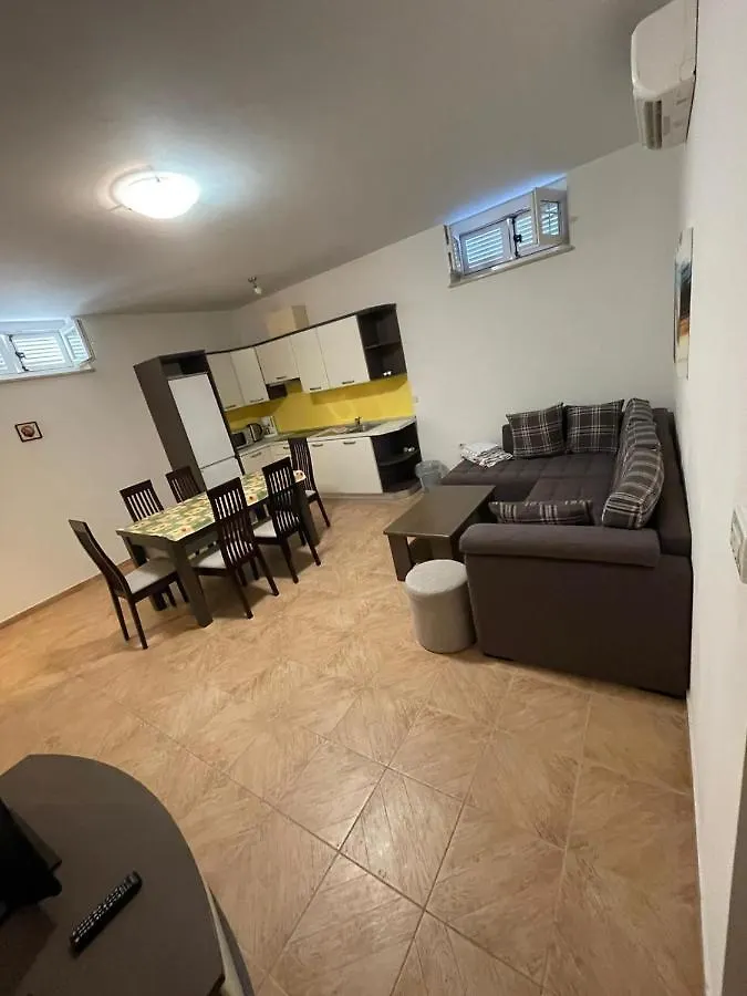 Medulin Luxury Apartments With Beautiful Garden 100 M From Beach