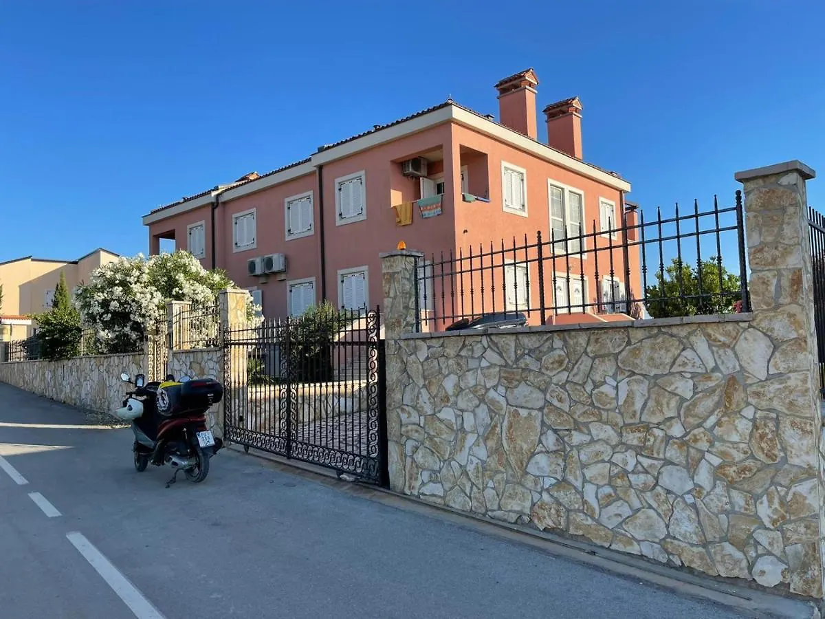 Medulin Luxury Apartments With Beautiful Garden 100 M From Beach