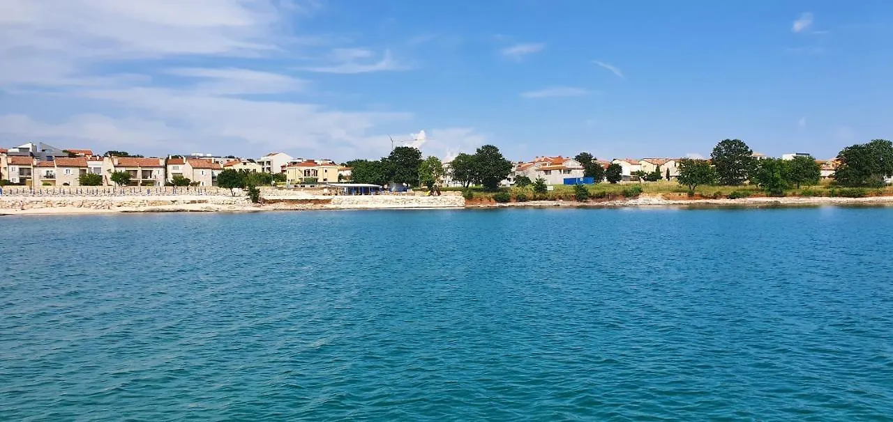 Medulin Luxury Apartments With Beautiful Garden 100 M From Beach