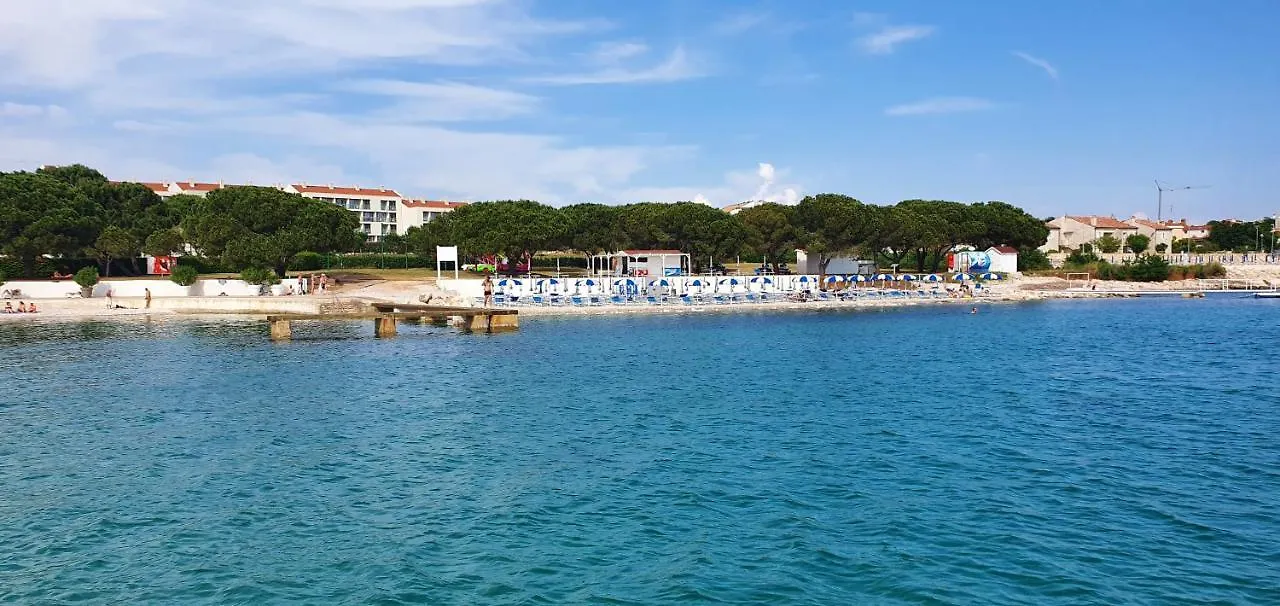 Medulin Luxury Apartments With Beautiful Garden 100 M From Beach