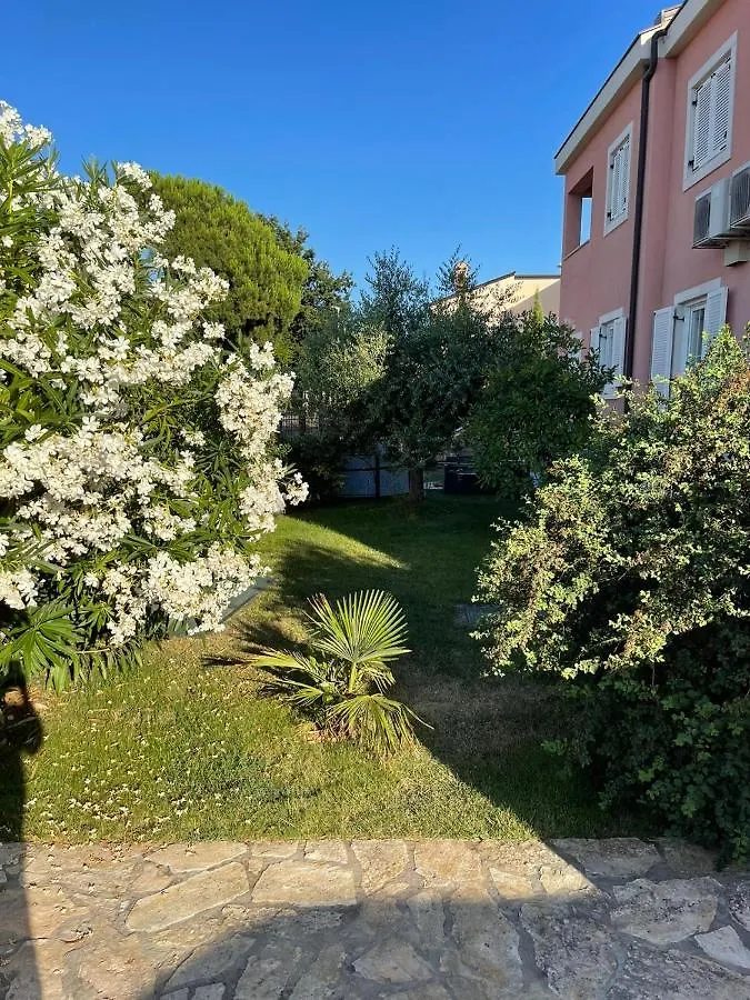 Medulin Luxury Apartments With Beautiful Garden 100 M From Beach