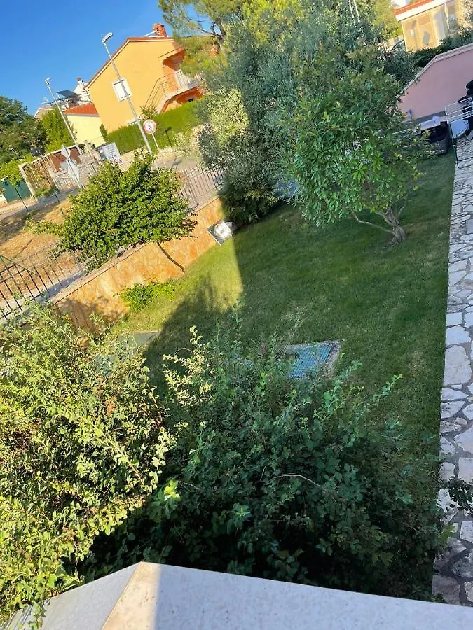Medulin Luxury Apartments With Beautiful Garden 100 M From Beach