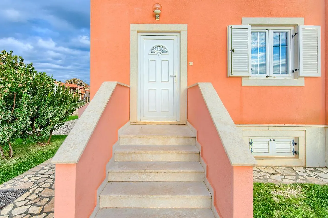 Medulin Luxury Apartments With Beautiful Garden 100 M From Beach 0*,  Croatia