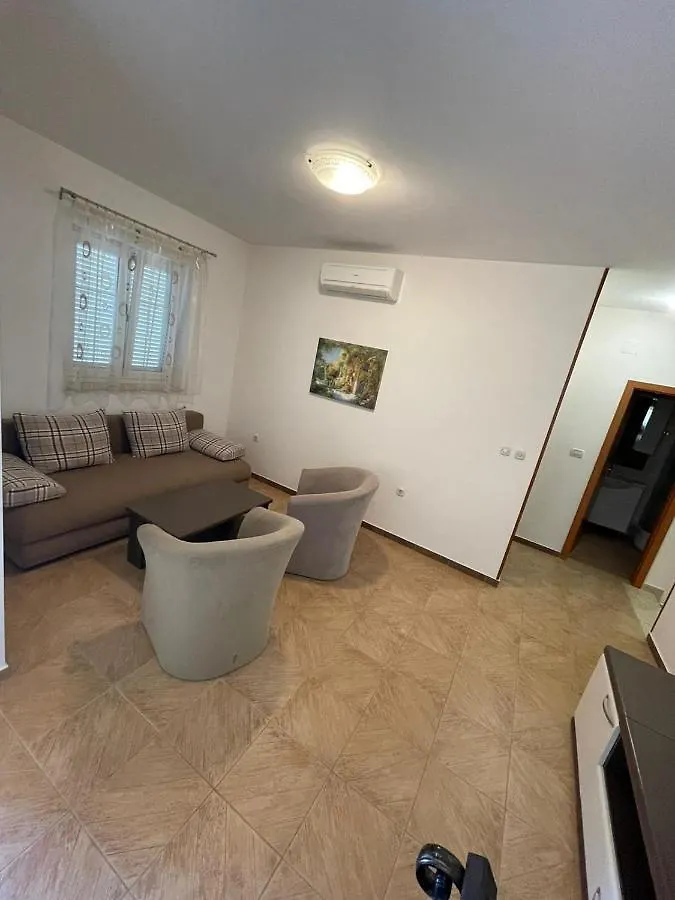Medulin Luxury Apartments With Beautiful Garden 100 M From Beach